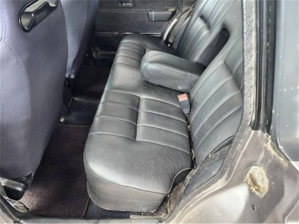 1991 Volvo 244 - Image 17 of 25