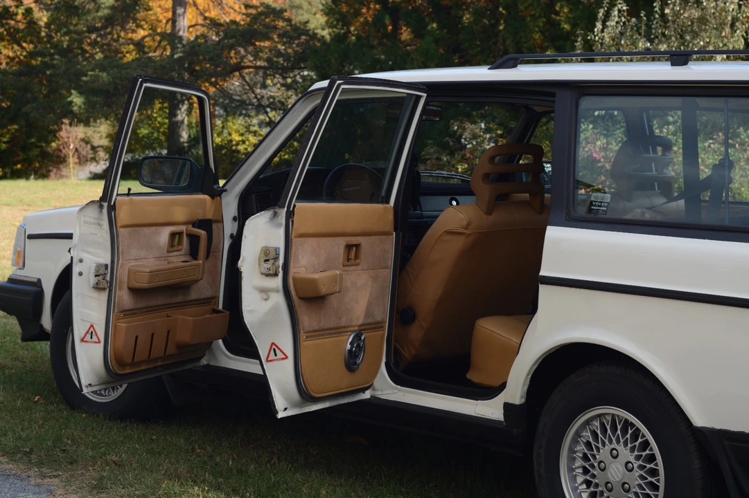 1991 Volvo 244 - Image 11 of 21