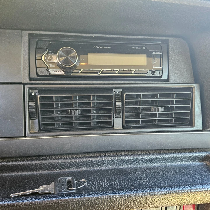 1991 Volvo 244 - Image 20 of 21