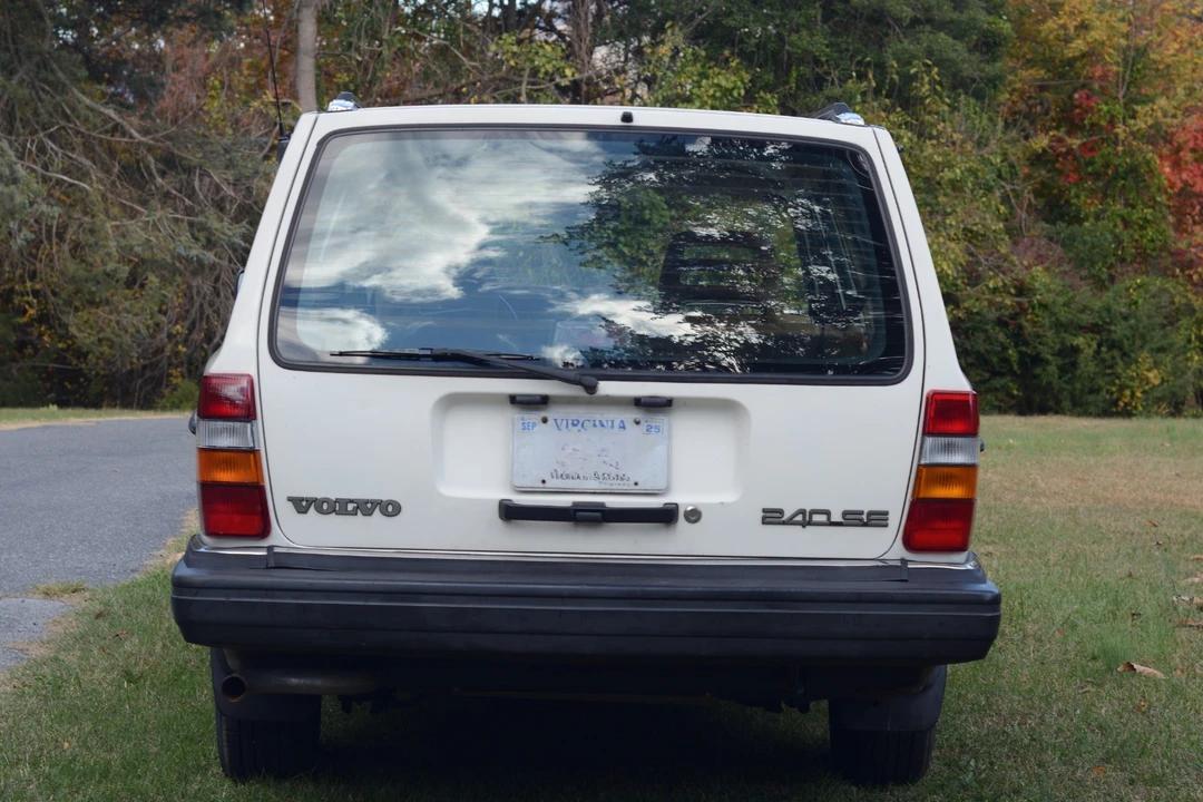 1991 Volvo 244 - Image 4 of 21