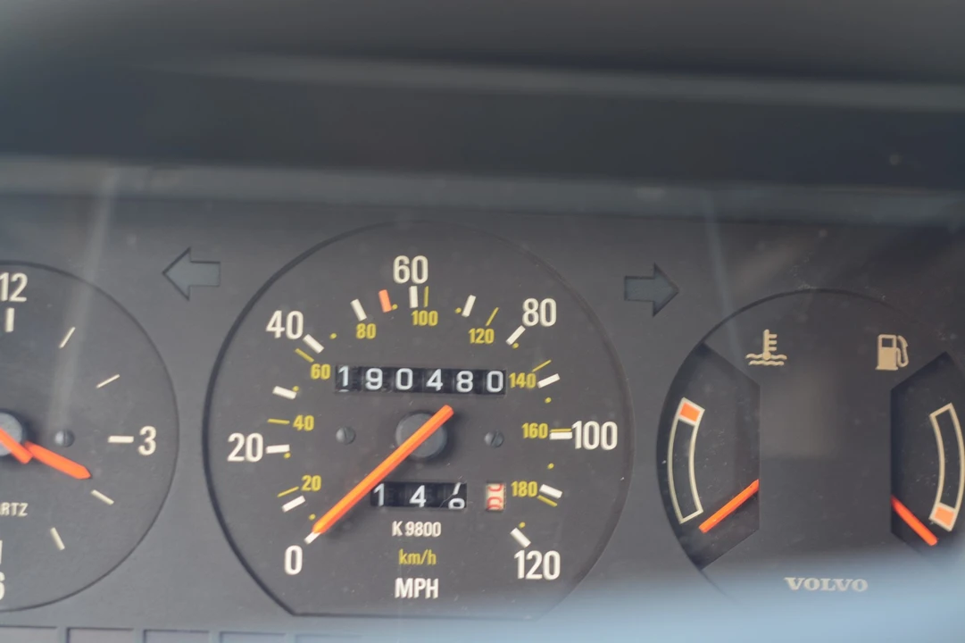 1991 Volvo 244 - Image 12 of 21