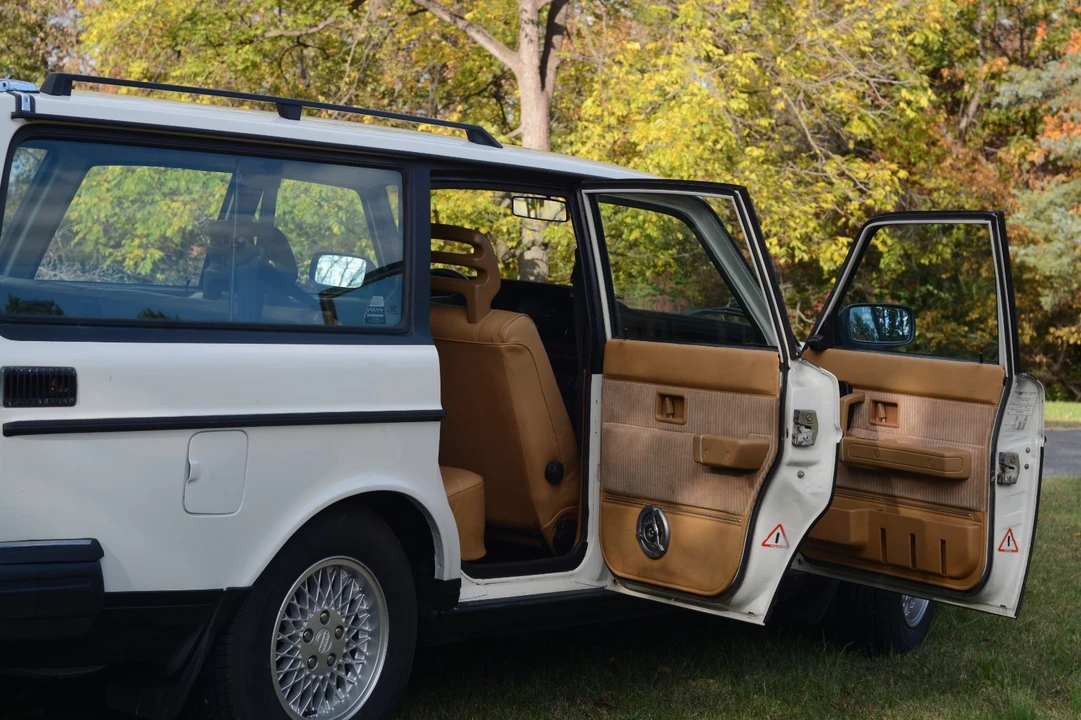1991 Volvo 244 - Image 10 of 21