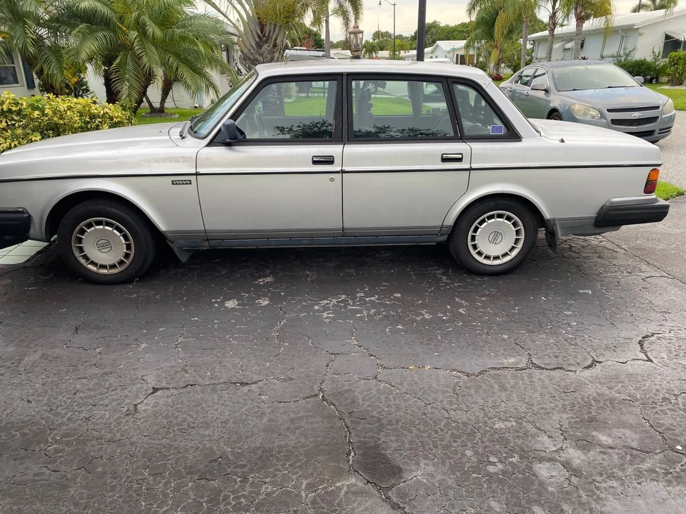 1991 Volvo 200 Series - Image 2 of 10
