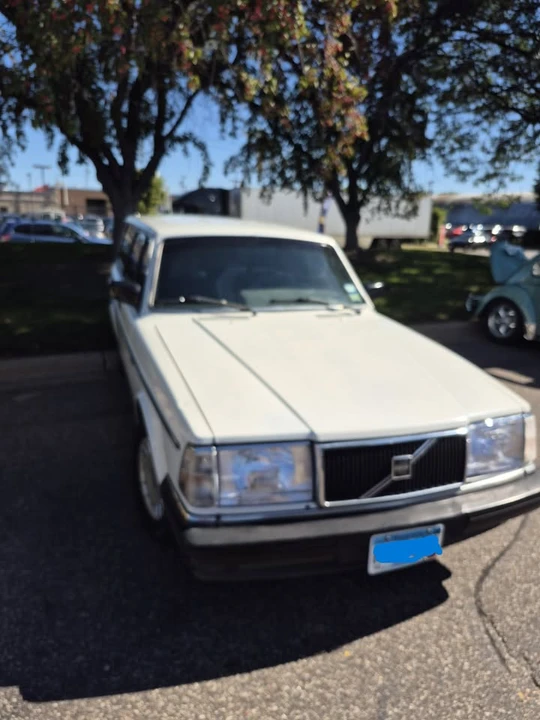 1991 Volvo 244 - Image 9 of 10