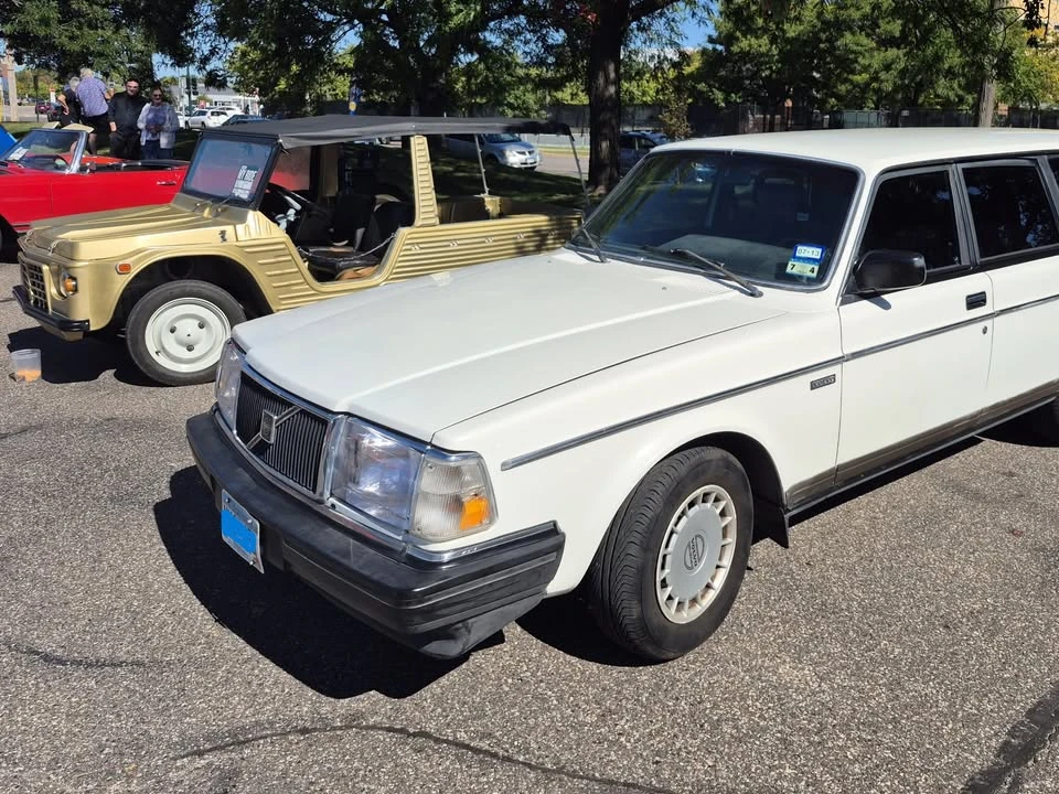 1991 Volvo 244 - Image 8 of 10