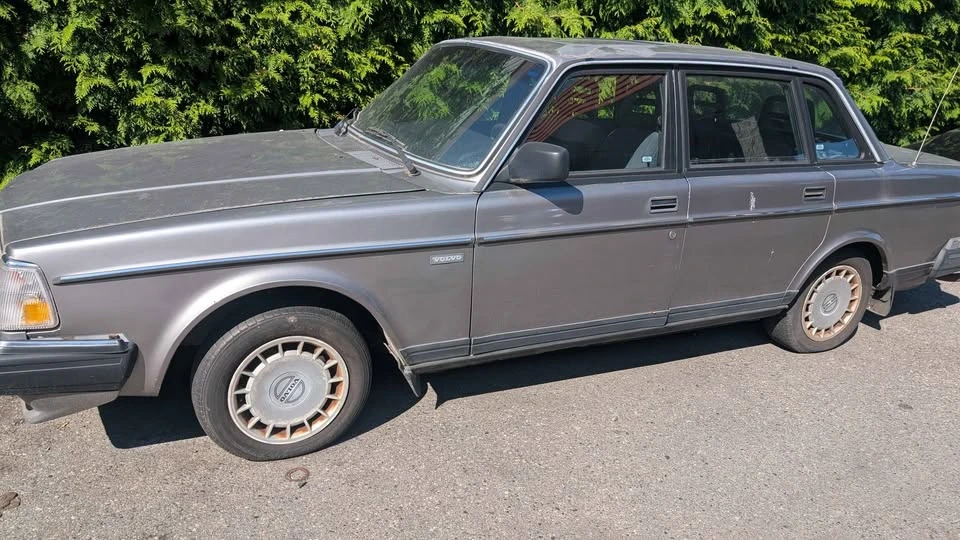 1991 Volvo 244 - Image 2 of 8
