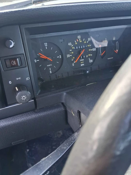 1991 Volvo 244 - Image 11 of 20