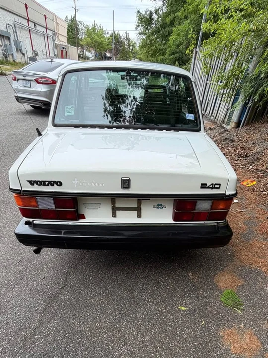 1991 Volvo 244 - Image 4 of 4