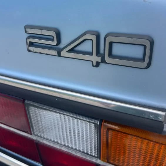 1991 Volvo 244 - Image 17 of 19
