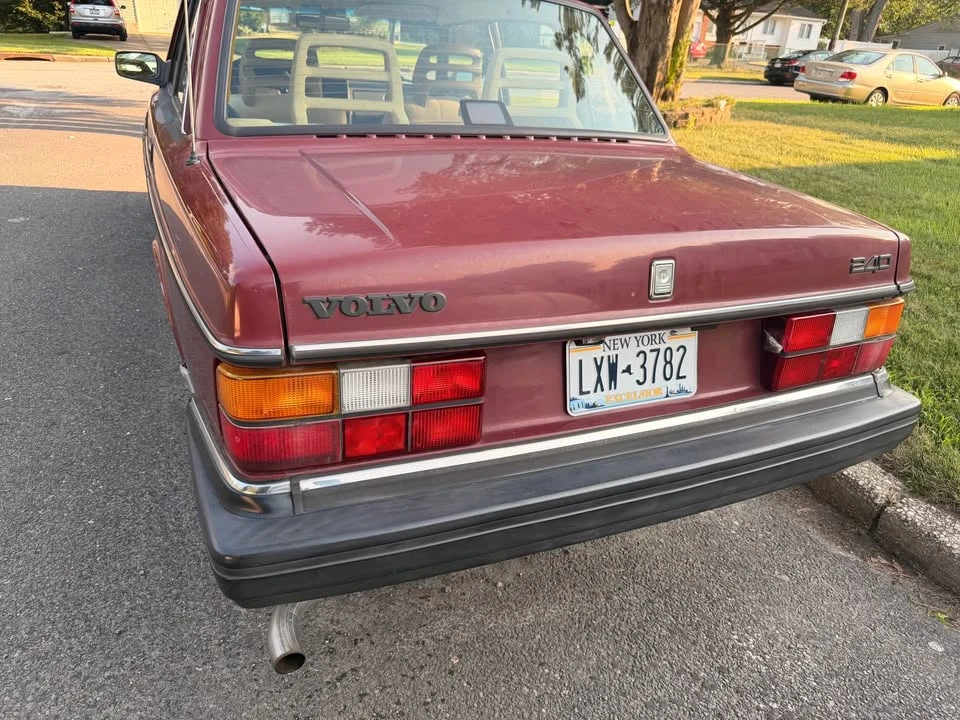 1991 Volvo 244 - Image 5 of 16