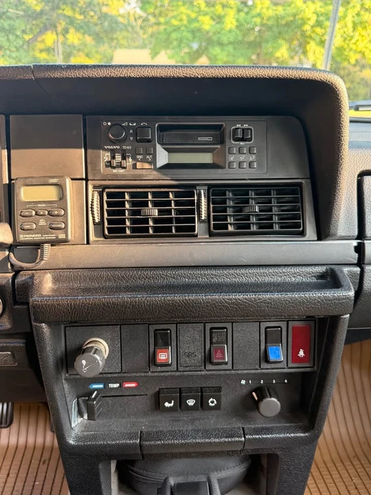 1991 Volvo 244 - Image 10 of 16