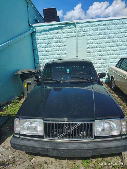 1991 Volvo 244 - Image 10 of 11