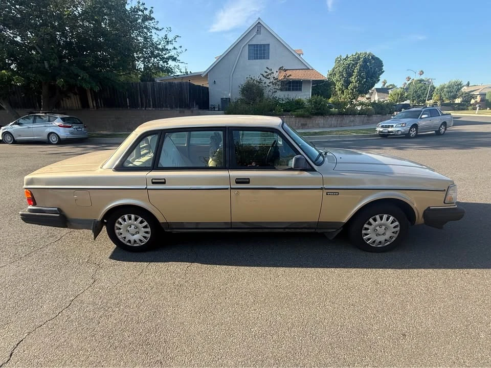 1991 Volvo 244 - Image 2 of 9