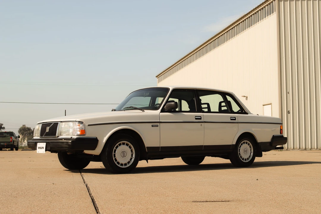 1991 Volvo 244 - Image 13 of 31