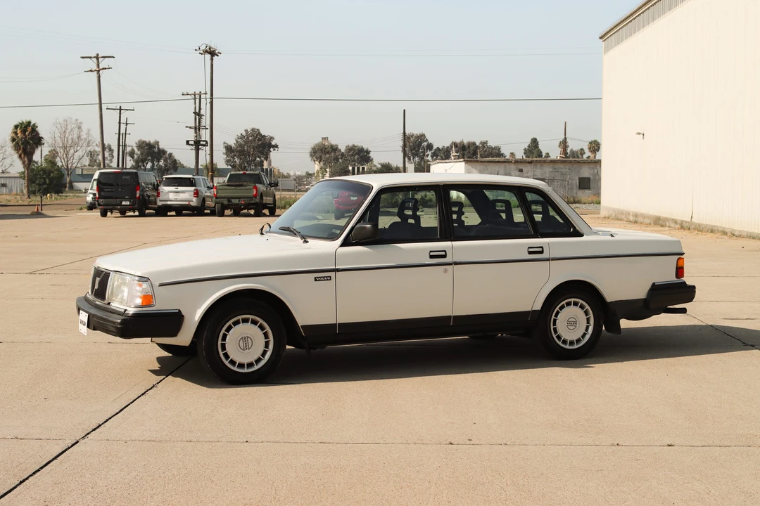 1991 Volvo 244 - Image 14 of 31