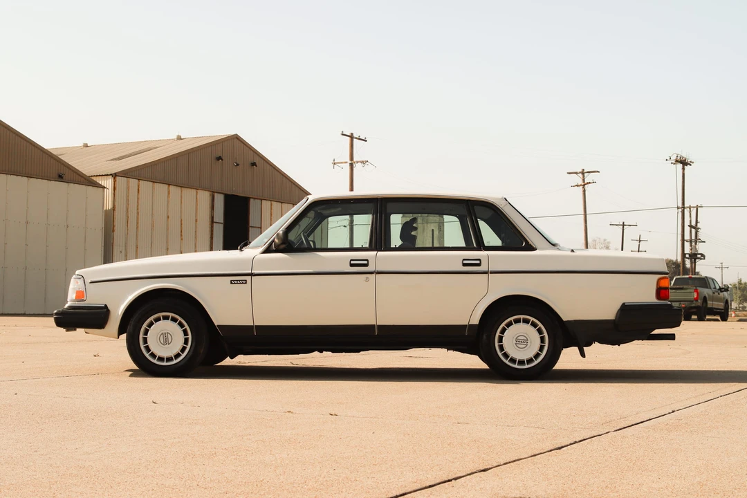 1991 Volvo 244 - Image 15 of 31