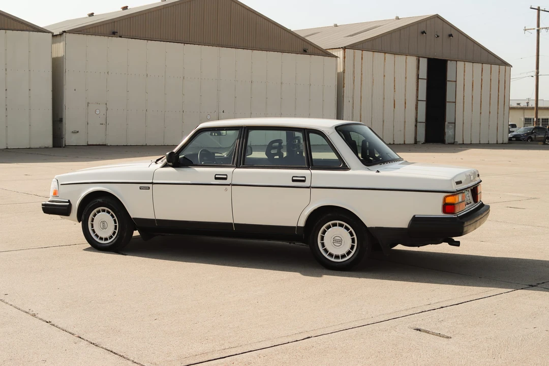 1991 Volvo 244 - Image 16 of 31