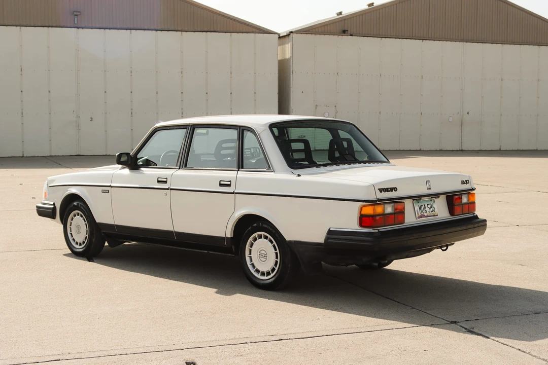 1991 Volvo 244 - Image 17 of 31