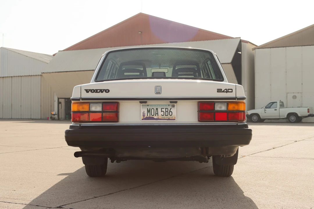 1991 Volvo 244 - Image 19 of 31