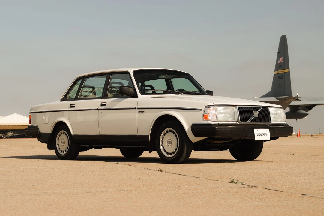 1991 Volvo 244 - Image 2 of 31