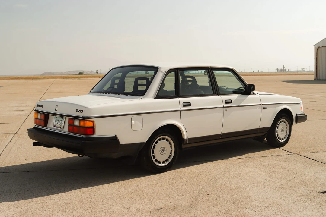 1991 Volvo 244 - Image 21 of 31