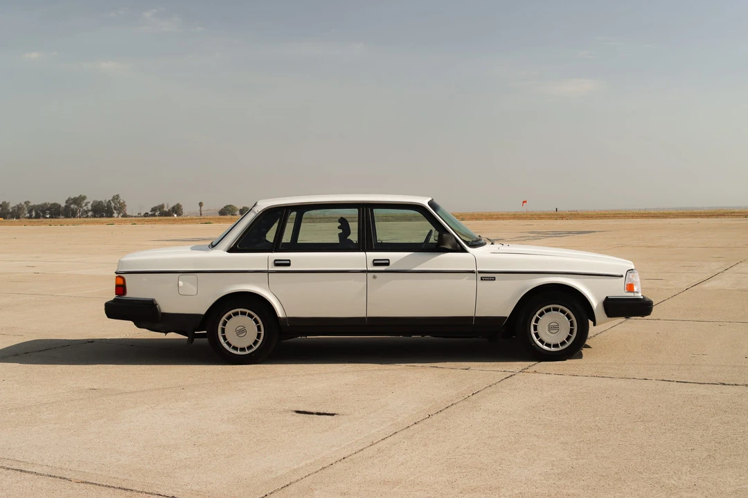 1991 Volvo 244 - Image 23 of 31