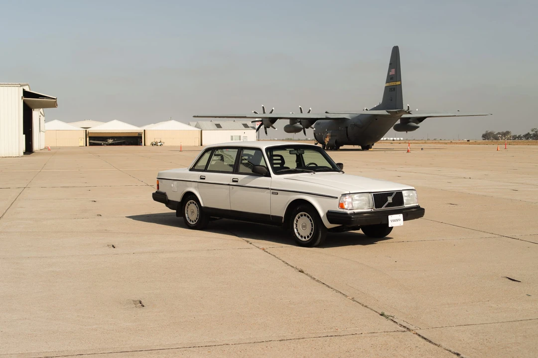 1991 Volvo 244 - Image 5 of 31
