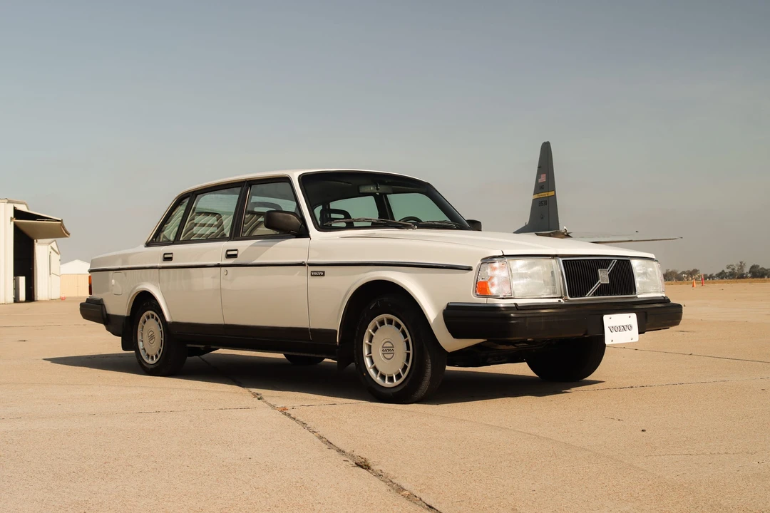 1991 Volvo 244 - Image 3 of 31