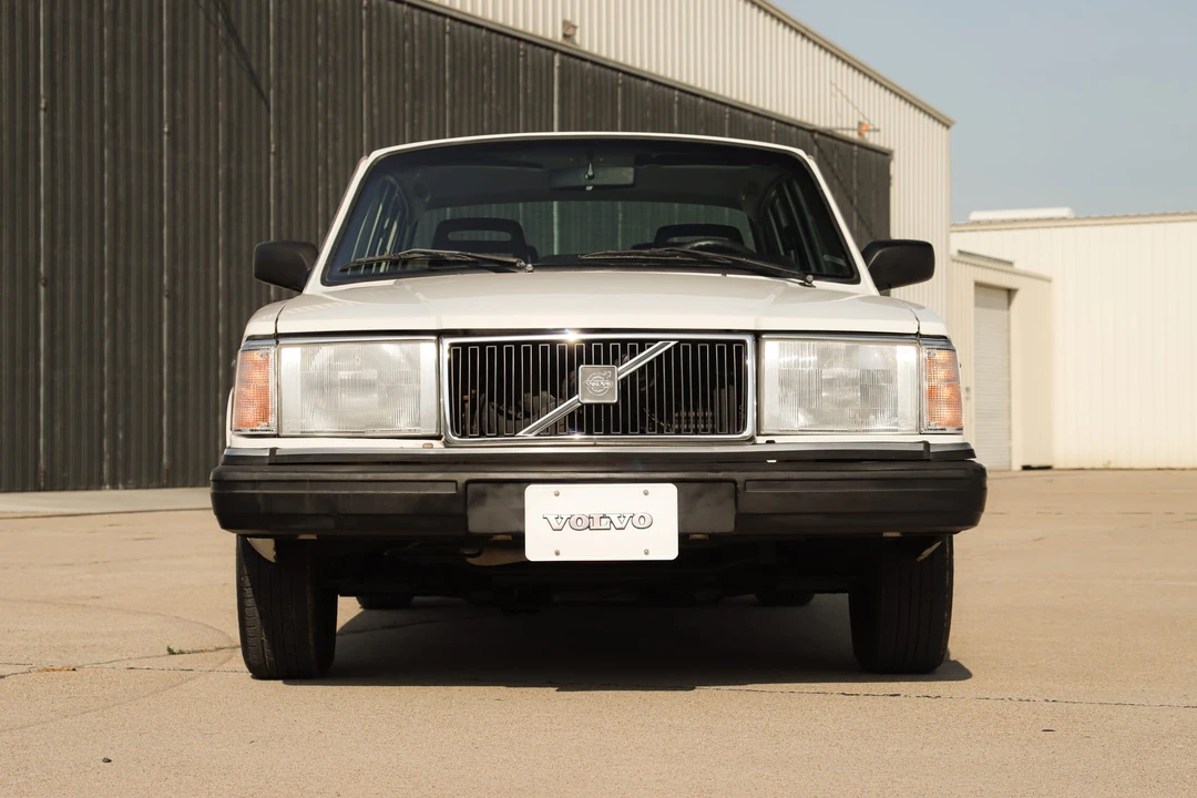 1991 Volvo 244 - Image 8 of 31