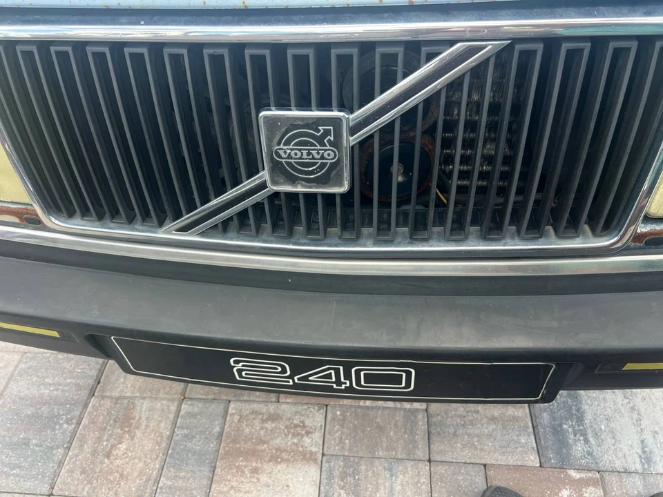 1991 Volvo 244 - Image 16 of 23