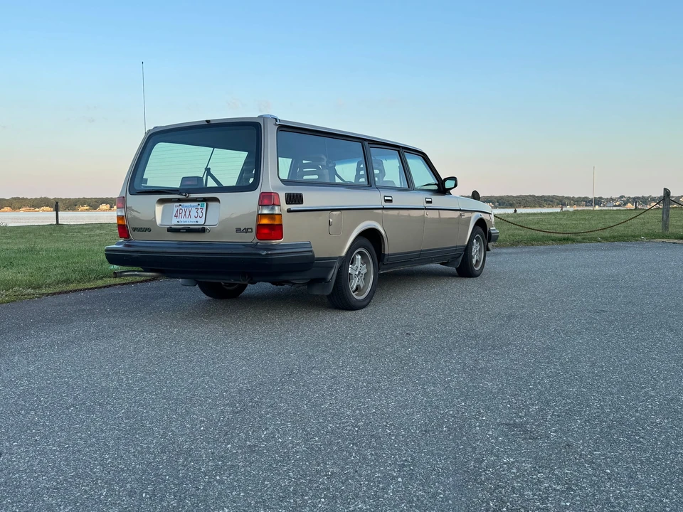 1991 Volvo 245 - Image 7 of 31
