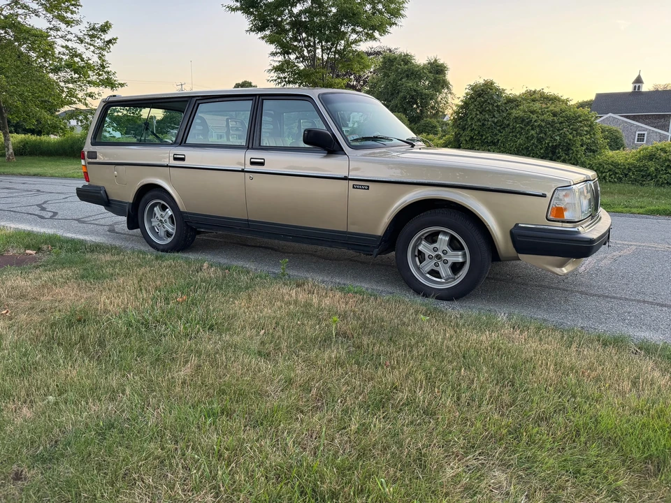 1991 Volvo 245 - Image 18 of 31