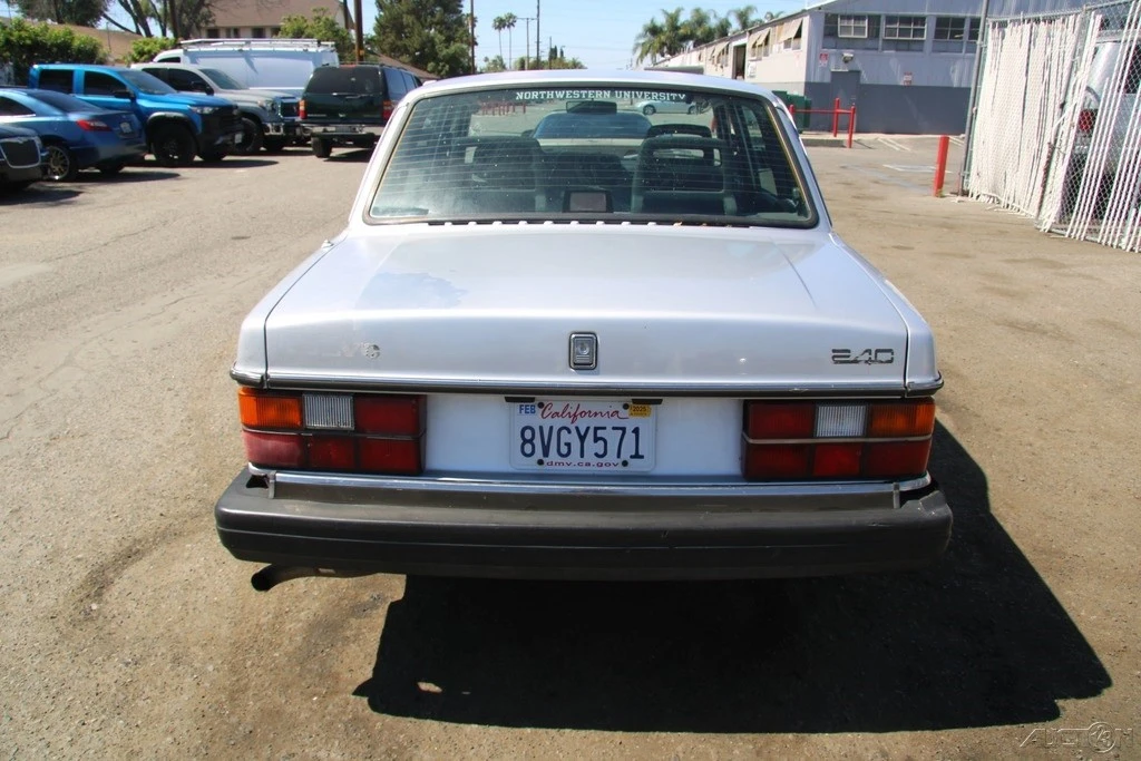1991 Volvo 244 - Image 6 of 21
