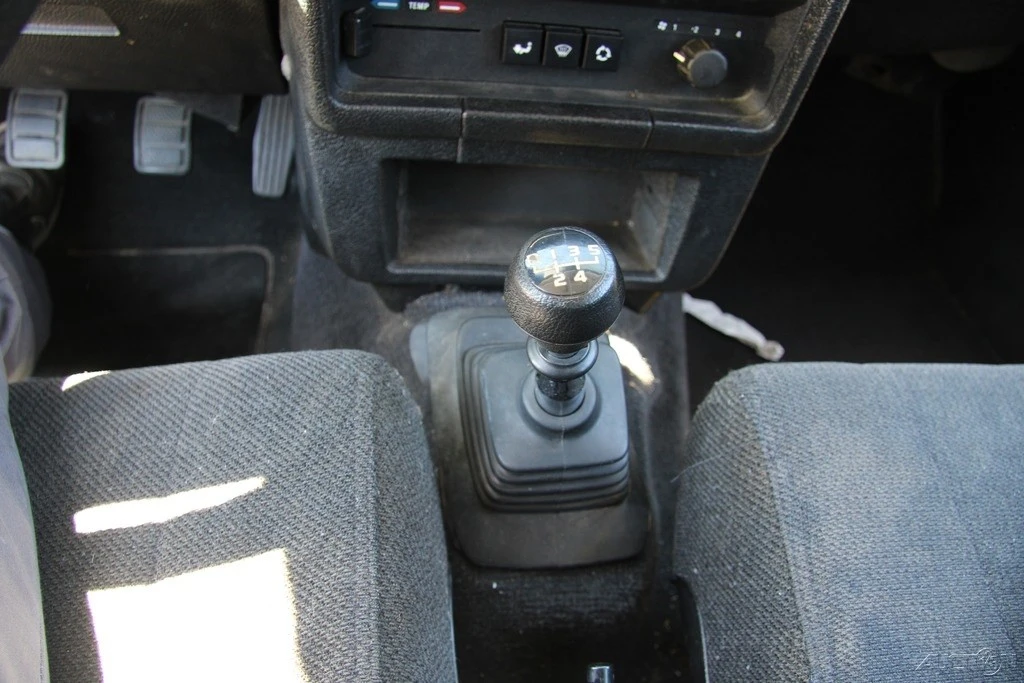 1991 Volvo 244 - Image 19 of 21