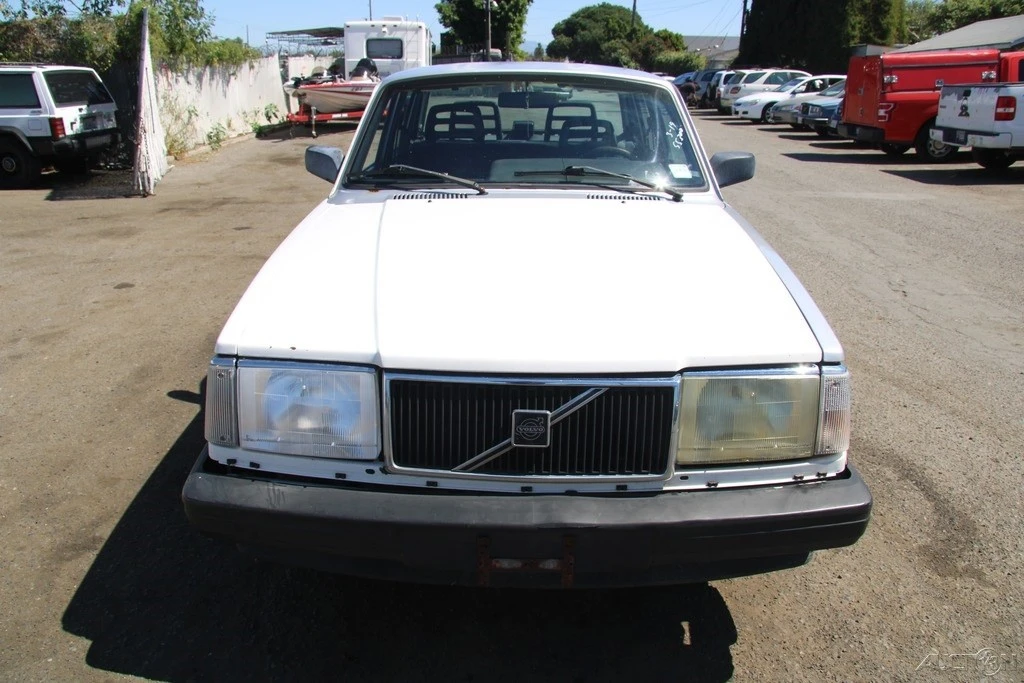 1991 Volvo 244 - Image 11 of 21
