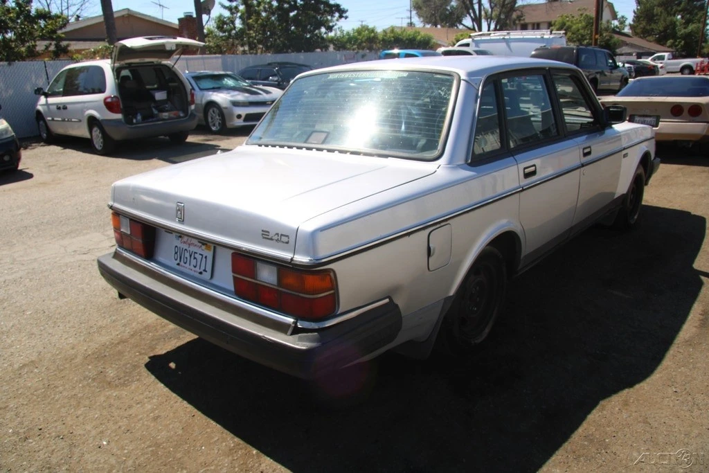 1991 Volvo 244 - Image 7 of 21