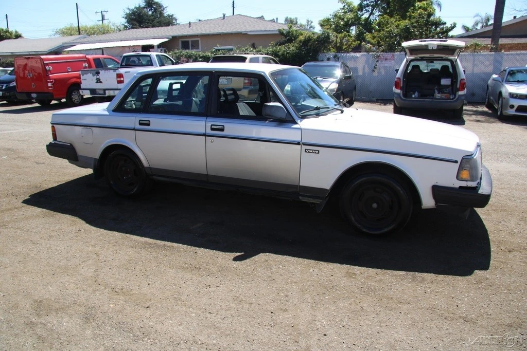 1991 Volvo 244 - Image 9 of 21