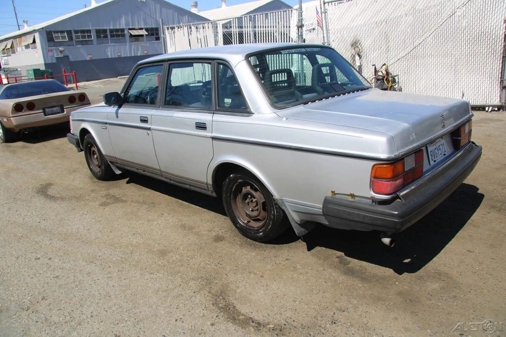 1991 Volvo 244 - Image 5 of 21