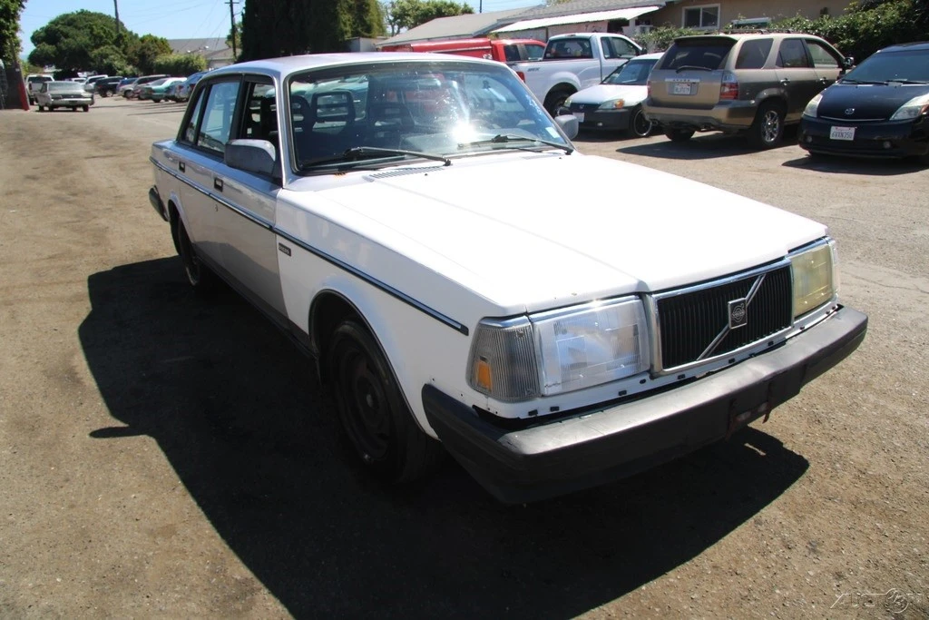 1991 Volvo 244 - Image 10 of 21