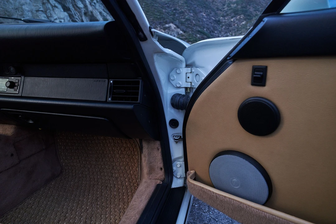 1992 Porsche 964 Carrera - Image 8 of 31