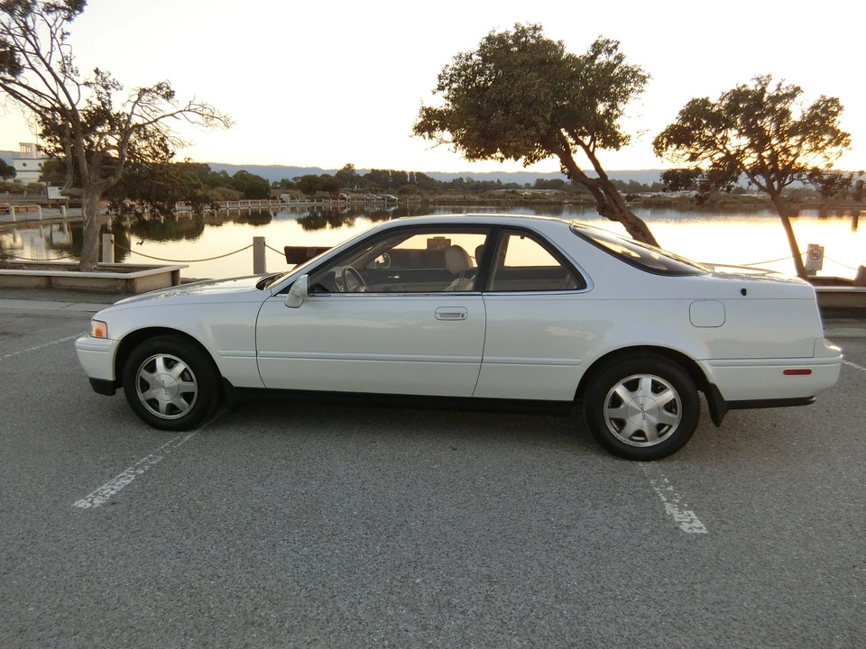 1992 Acura Legend 2nd Gen - Image 15 of 31
