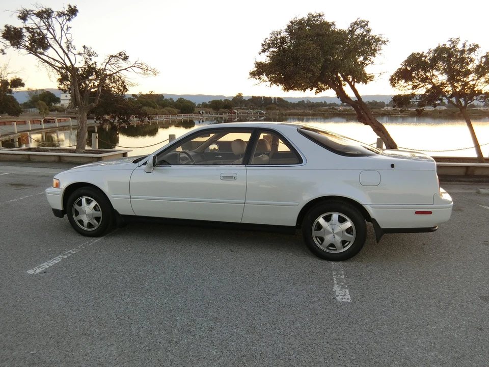 1992 Acura Legend 2nd Gen - Image 16 of 31