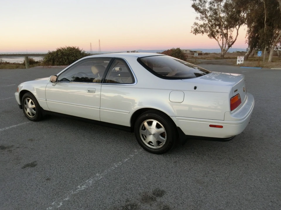 1992 Acura Legend 2nd Gen - Image 21 of 31