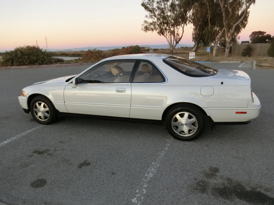 1992 Acura Legend 2nd Gen - Image 19 of 31