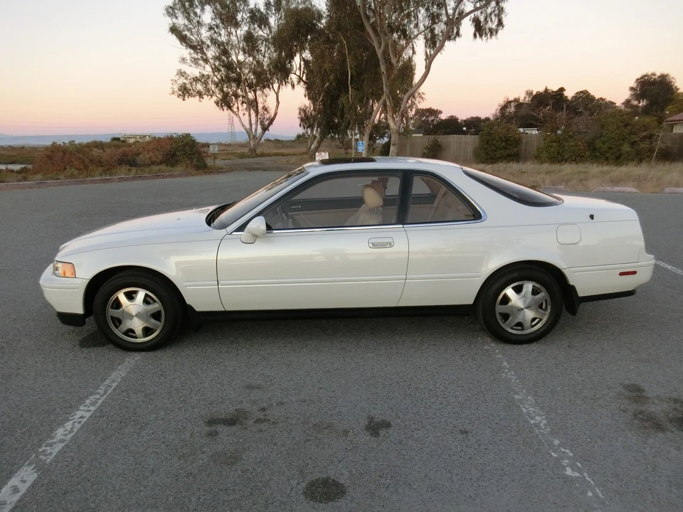 1992 Acura Legend 2nd Gen - Image 17 of 31
