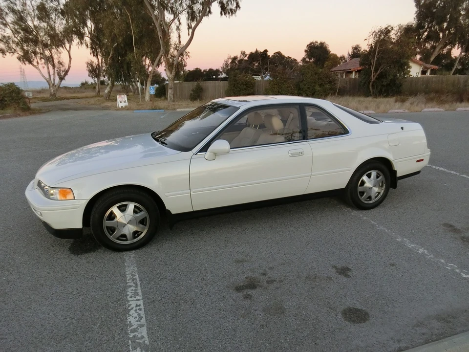 1992 Acura Legend 2nd Gen - Image 11 of 31