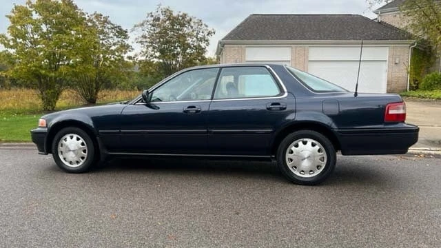 1992 Acura Vigor 3rd Gen - Image 2 of 17