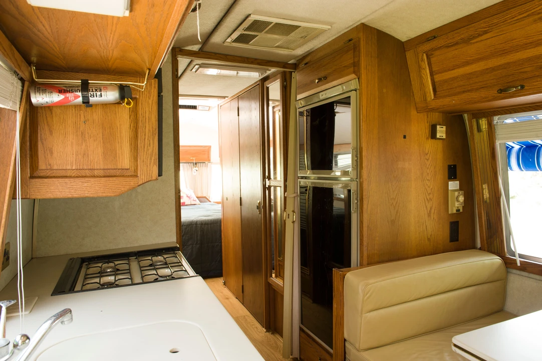 1992 Airstream - Image 9 of 18
