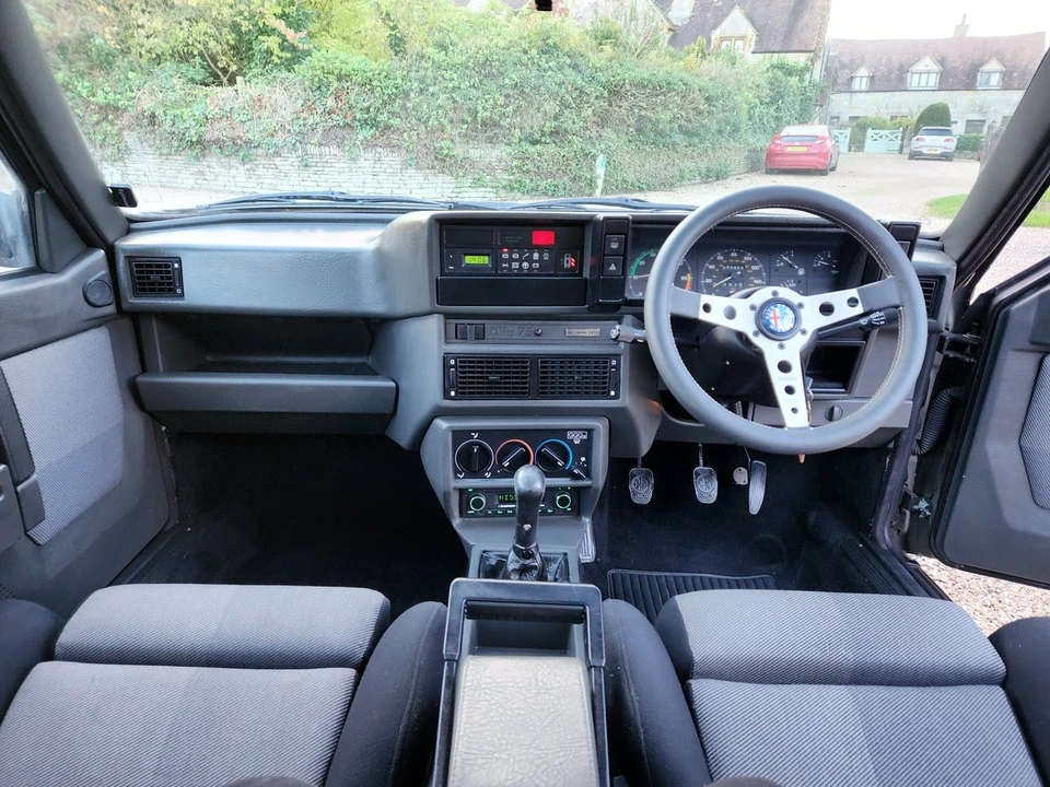1992 Alfa Romeo 75/Milano - Image 29 of 30