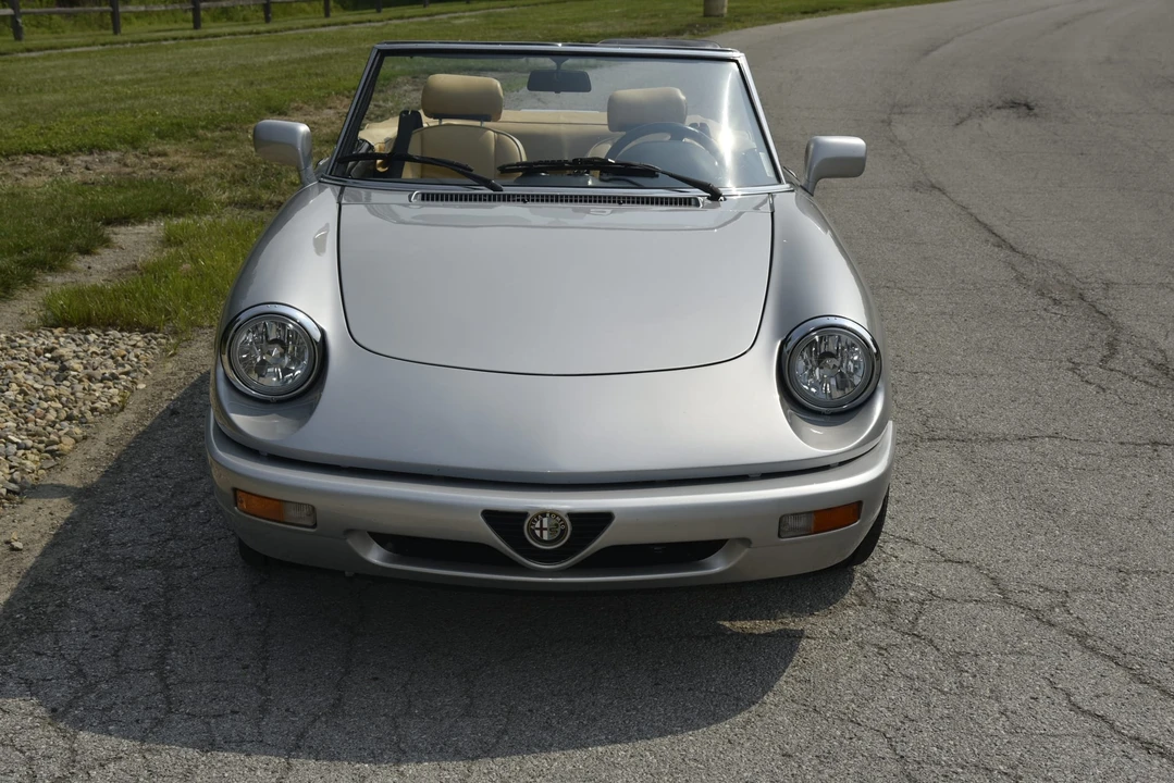 1992 Alfa Romeo Series 4 - Image 2 of 31